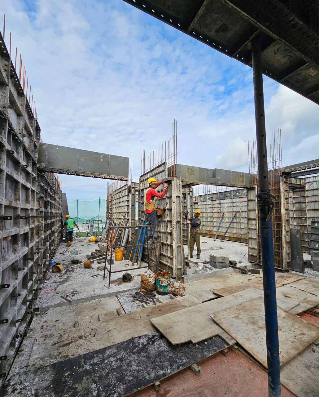Asal Bina formwork installation