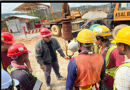 Piling toolbox talk beside Asal Bina rig